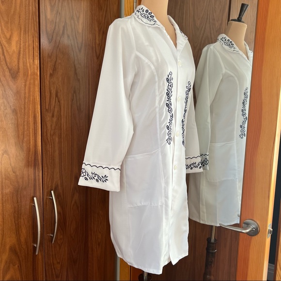 NWOT Embroidery laboratory coat L medical scrub - Picture 4 of 14